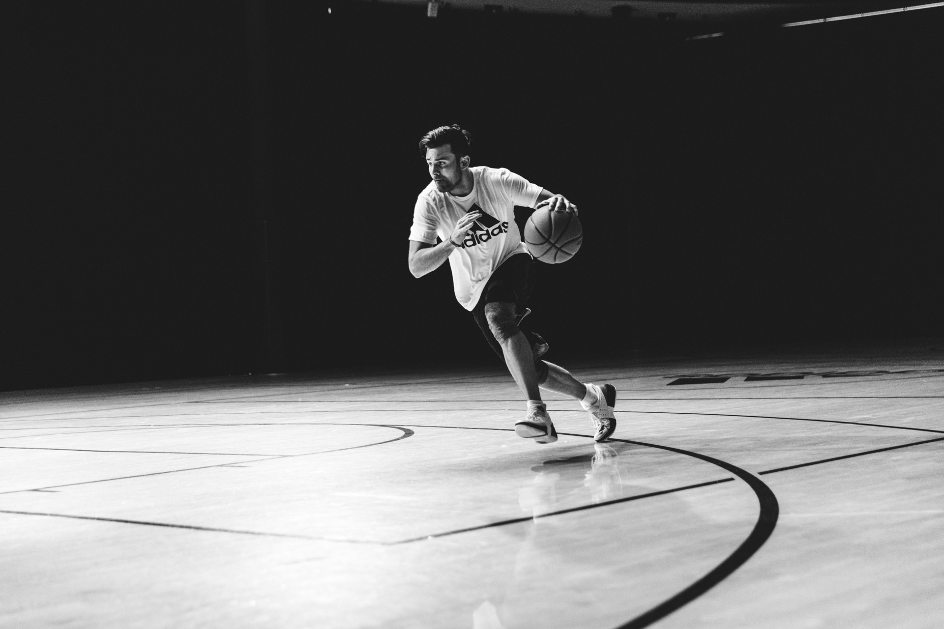 DJ Sackmann driving with the ball on an empty court